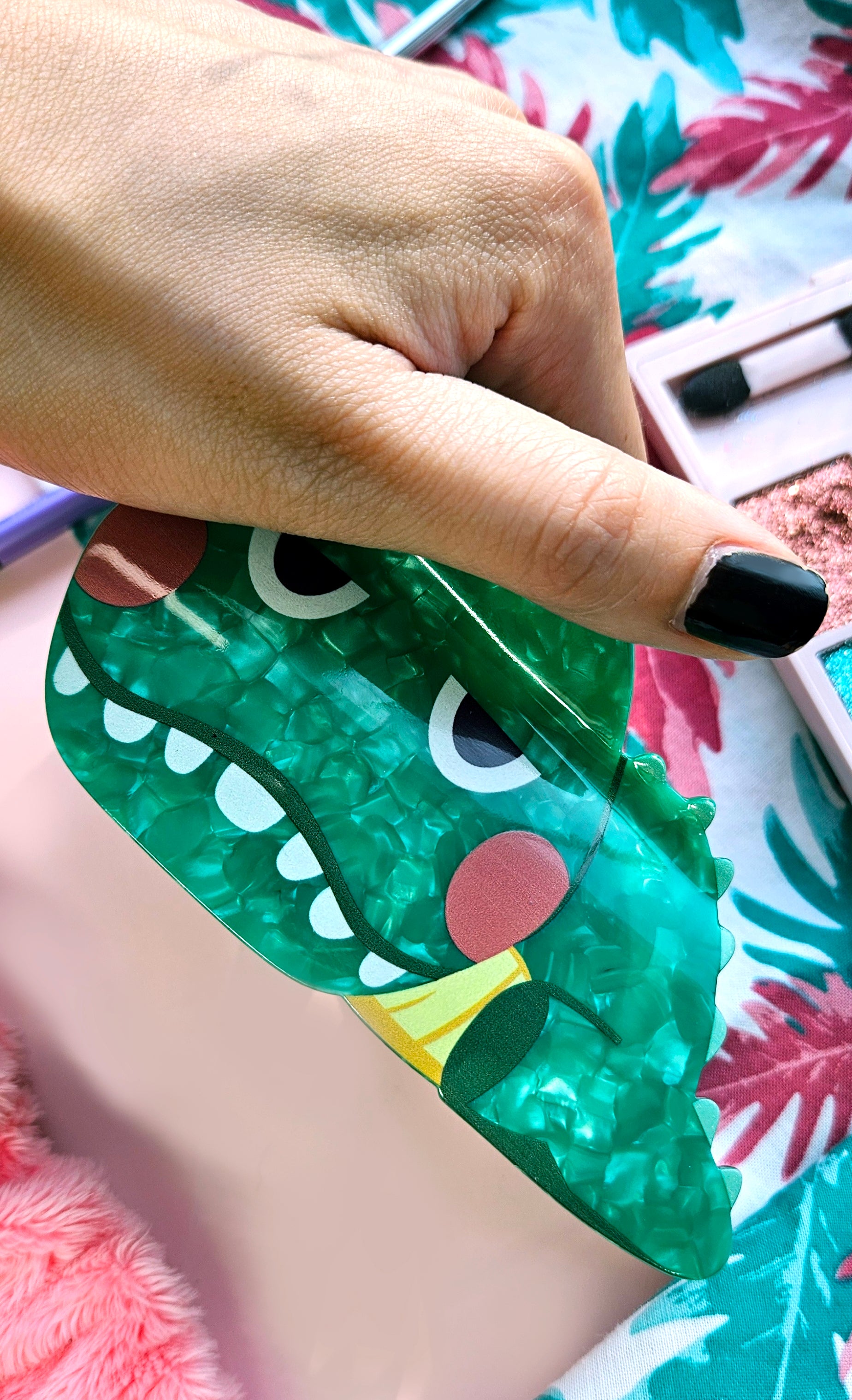 Smiley Dino Claw Clip